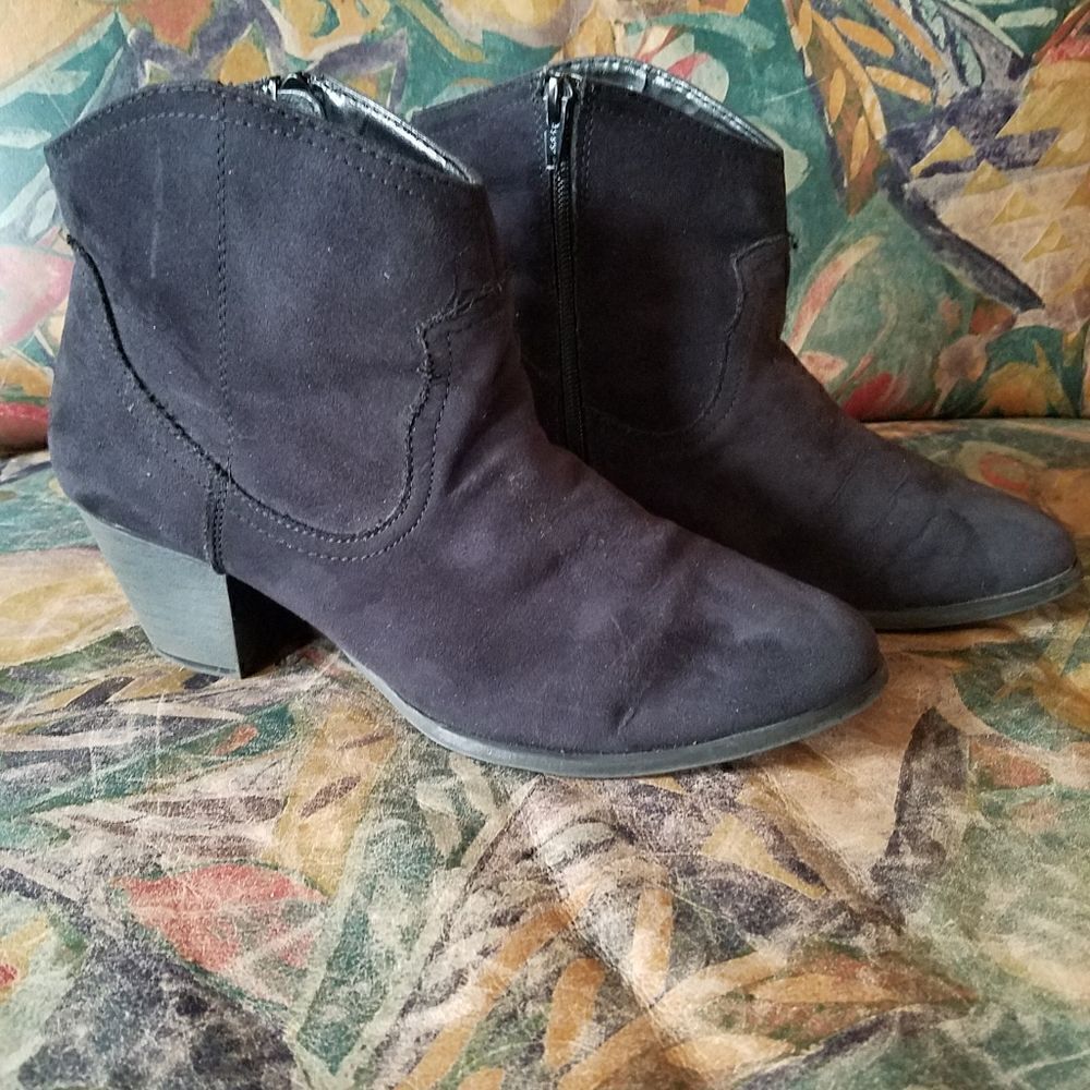 Faded Glory black ankle Boots size 10.